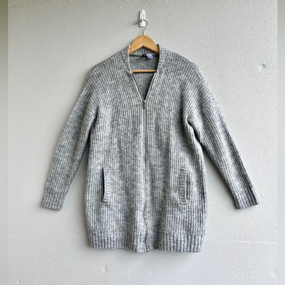 H&M | Ribbed Knit Zip Sweater